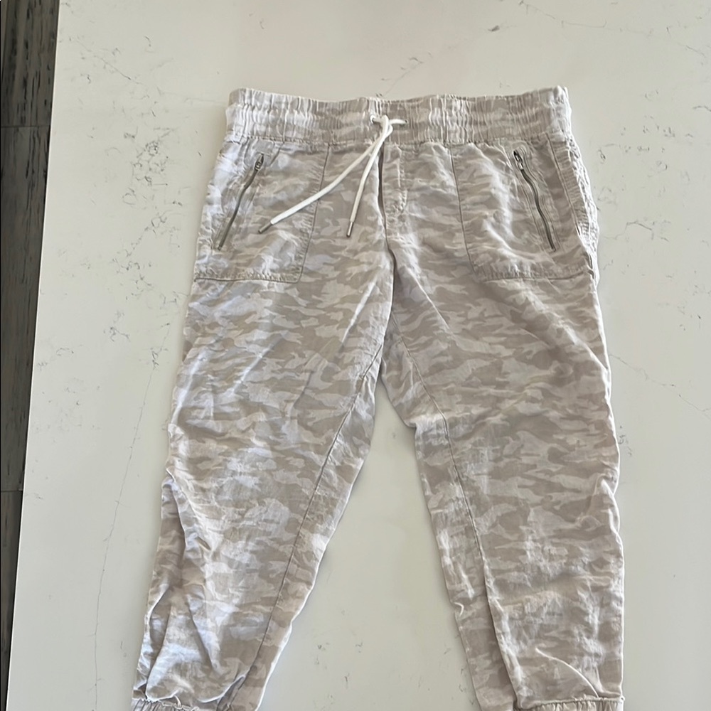 Athleta Tan and White Joggers Sweatpants